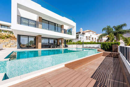 Cluster house for sale in Estepona, Málaga. 