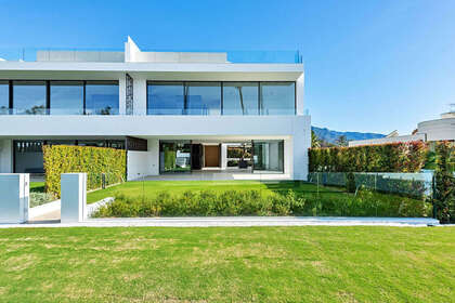 House for sale in Puerto Banús, Marbella, Málaga. 