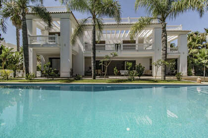 Cluster house for sale in Guadalmina, Málaga. 