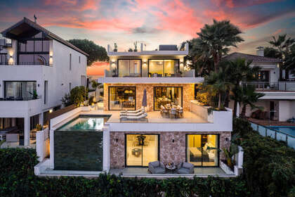 Cluster house for sale in Nueva andalucia, Málaga. 