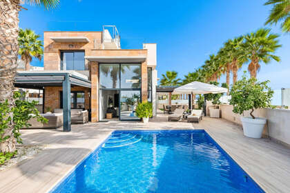 Cluster house for sale in Cabo Roig, Alicante. 