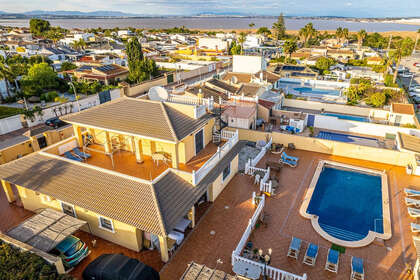 Cluster house for sale in Torrevieja, Alicante. 