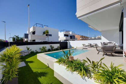 Cluster house for sale in Pilar de la Horadada, Alicante. 