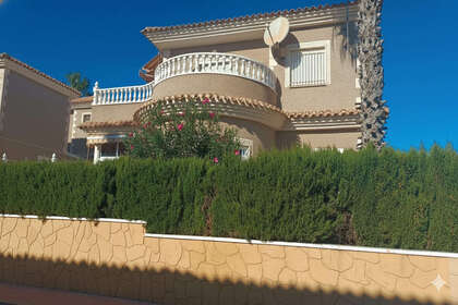 Cluster house for sale in Los Altos, Torrevieja, Alicante. 