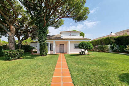 Cluster house for sale in Calahonda, Mijas, Málaga. 