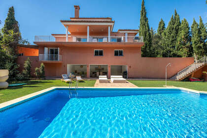 Cluster house for sale in Sotogrande, Cádiz. 