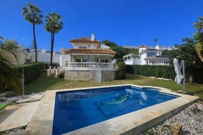 Cluster house for sale in Calahonda, Mijas, Málaga. 