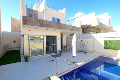 Cluster house for sale in Villamartín, Alicante. 
