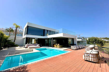 Cluster house for sale in Estepona, Málaga. 