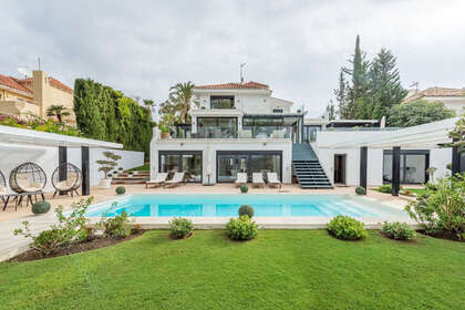 Cluster house for sale in Nueva andalucia, Málaga. 