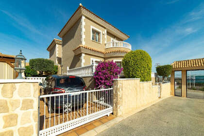 Cluster house for sale in Los Altos, Torrevieja, Alicante. 