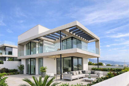 Cluster house for sale in Nueva andalucia, Málaga. 