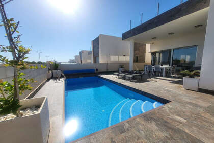 Cluster house for sale in Villamartín, Alicante. 