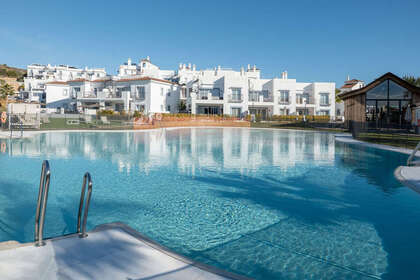 Apartamento venta en El Paraiso, Estepona, Málaga. 