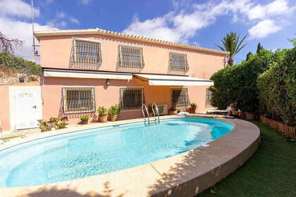 Cluster house for sale in Finestrat, Alicante. 