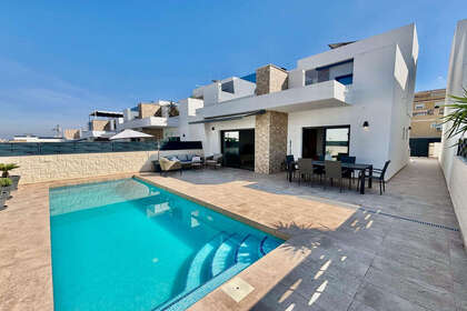 Cluster house for sale in Benijófar, Alicante. 