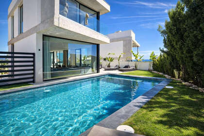 Cluster house for sale in Nueva andalucia, Málaga. 