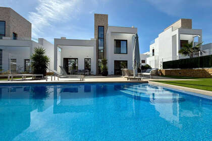 Cluster house for sale in Finestrat, Alicante. 