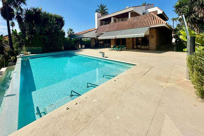 Cluster house for sale in Nueva andalucia, Málaga. 