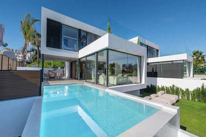 Cluster house for sale in El Paraiso, Estepona, Málaga. 