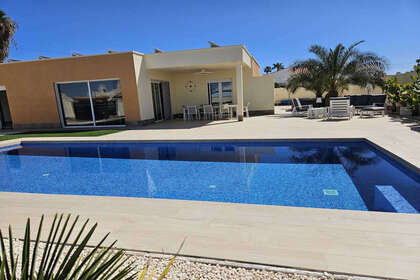Cluster house for sale in Torrevieja, Alicante. 