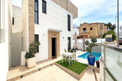 Cluster house for sale in Villamartín, Alicante. 