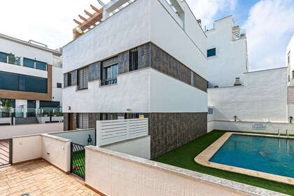 House for sale in Guardamar del Segura, Alicante. 