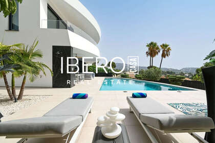Cluster house for sale in Moraira, Alicante. 