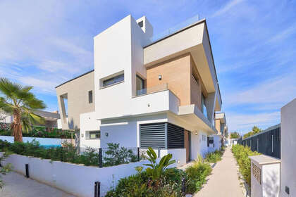 House for sale in Puerto Banús, Málaga. 