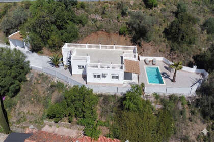 Cluster house for sale in Arenas, Málaga. 