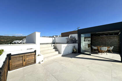 Apartment for sale in Puerto de Cabopino, Marbella, Málaga. 