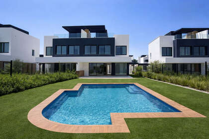 House for sale in Estepona, Málaga. 