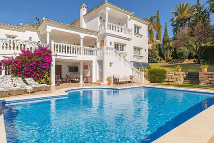 Cluster house for sale in El Paraiso, Estepona, Málaga. 