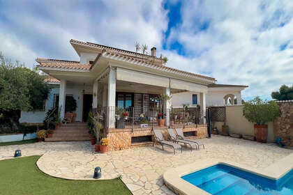 Cluster house for sale in Dehesa de Campoamor, Alicante. 