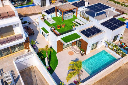 Cluster house for sale in San Miguel de Salinas, Alicante. 