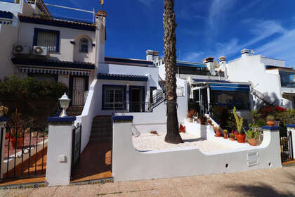 Cluster house for sale in Villamartín, Alicante. 