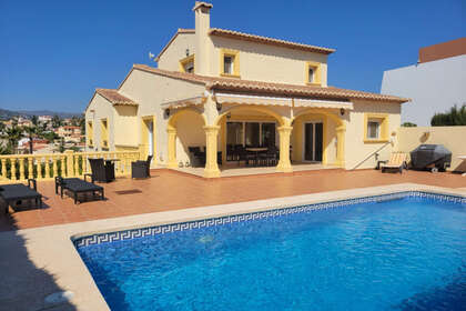 Cluster house for sale in Calpe/Calp, Alicante. 