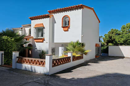 House for sale in Calahonda, Mijas, Málaga. 