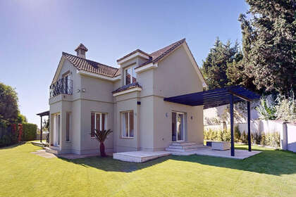 Cluster house for sale in Sotogrande, Cádiz. 