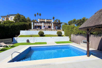 Cluster house for sale in Estepona, Málaga. 