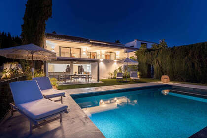 House for sale in El Paraiso, Estepona, Málaga. 