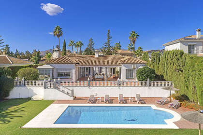 Cluster house for sale in Mijas Golf, Málaga. 