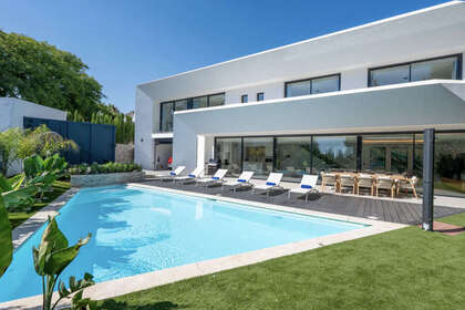 Cluster house for sale in Puerto de Cabopino, Marbella, Málaga. 