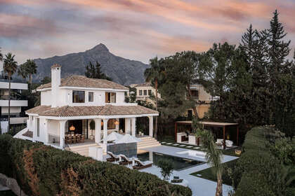 Cluster house for sale in Nueva andalucia, Málaga. 