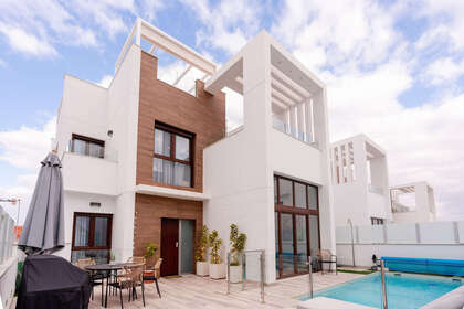 Cluster house for sale in Balones, Alicante. 