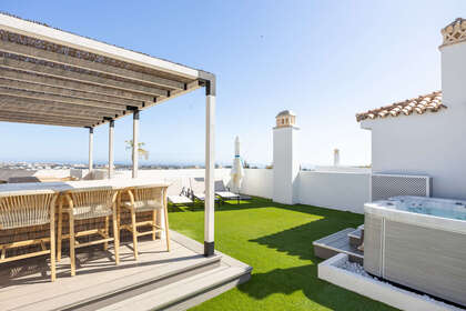 Penthouse for sale in El Paraiso, Estepona, Málaga. 