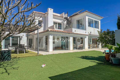 Cluster house for sale in Estepona, Málaga. 