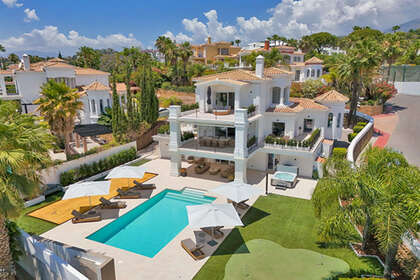 Cluster house for sale in Nueva andalucia, Málaga. 