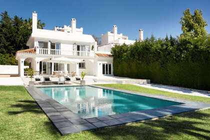 Cluster house for sale in Estepona, Málaga. 