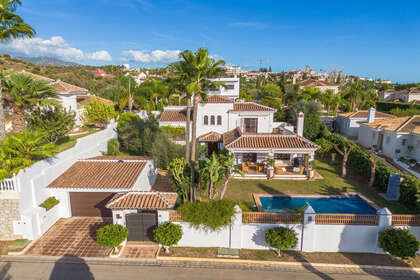 Cluster house for sale in Mijas Golf, Málaga. 